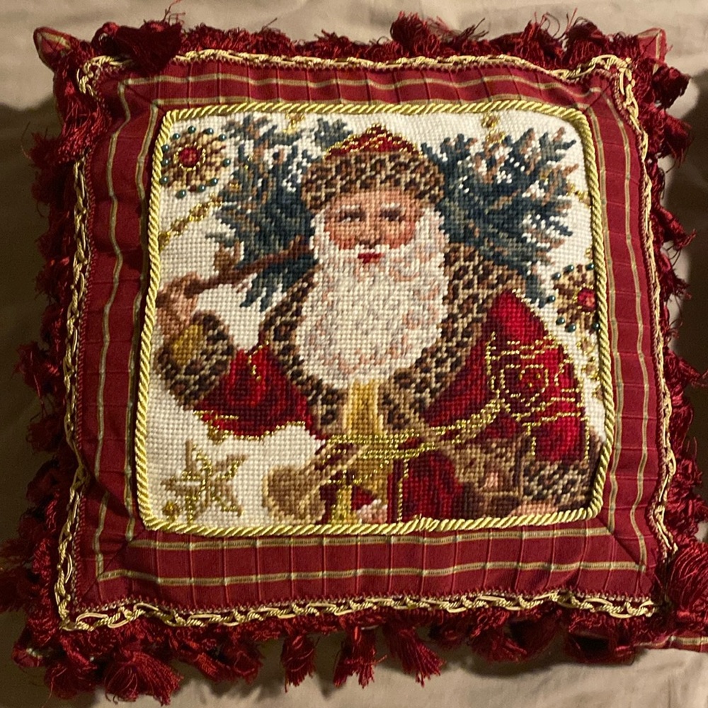 Decorative embellished embroidered Christmas pillows. - Picture 2 of 7
